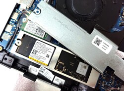 De M.2 SSD is toegankelijk na het verwijderen van de klep