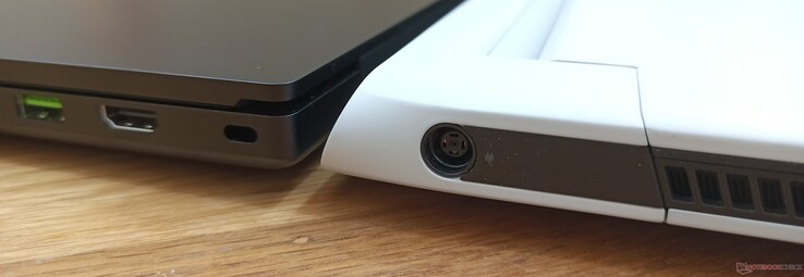 Links: Razer Blade Pro 17, rechts: Dell Alienware x17 R1 Links: Razer Blade Pro 17, rechts: Dell Alienware x17 R1