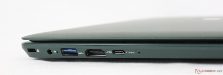 Links: Kensington-slot, AC-adapter, USB-A 3.0, HDMI, USB-C met DisplayPort en Power Delivery