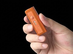 De Oknife MK is iets kleiner dan een BIC-aansteker.