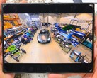 Op zoek naar sporen van tiranium haalt het YouTube-kanaal JerryRigEverything de Samsung Galaxy Z Fold8 uit elkaar.
