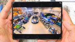 Op zoek naar sporen van tiranium haalt het YouTube-kanaal JerryRigEverything de Samsung Galaxy Z Fold8 uit elkaar.