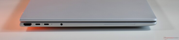links: HDMI, 2x Thunderbolt 4, 3,5 mm audio