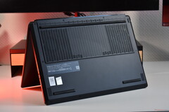 De onderkant van de Lenovo Legion 5 15AGP11.