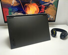 De Asus TUF Gaming A18 offert draagbaarheid op ten gunste van een gigantisch scherm.