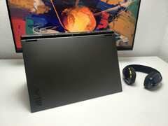De Asus TUF Gaming A18 offert draagbaarheid op ten gunste van een gigantisch scherm.