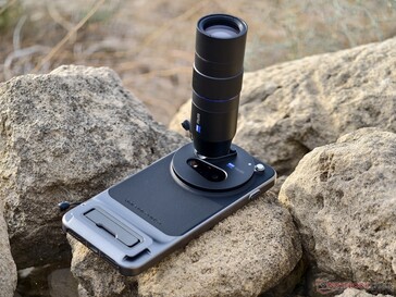 De Vivo X300 Pro met Zeiss teleconverter...