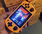 Een foto van een Powkiddy P36S winkeleenheid in oranje afwerking.