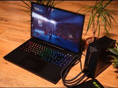 XMG Neo 15 laptop aangesloten op een externe waterkoeleenheid terwijl het spel Control wordt uitgevoerd. (Afbeeldingsbron: XMG/Reddit)