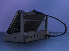 De Asus ROG Bulwark DG300 is bedoeld als universeel dockingstation. Afgebeeld: het dock aangesloten op een telefoon. (Afbeeldingsbron: Asus)
