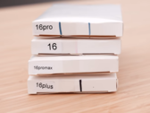 Laten we een paar nieuwe iPhones(?) uitpakken. (Bron: Unbox Therapy via YouTube)