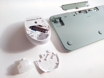 Batterijcompartimenten. (Afbeeldingsbron: Notebookcheck)