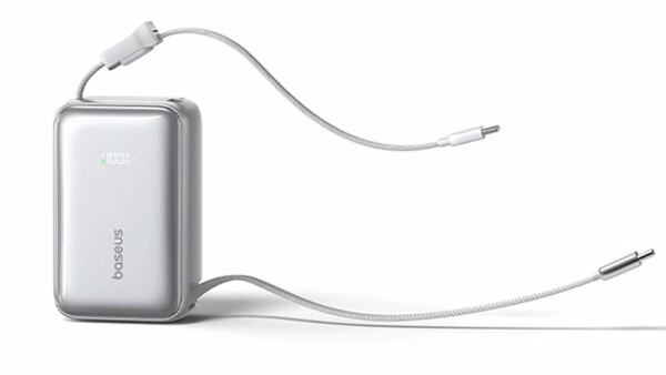De Baseus PicoGo AR11 beschikt over twee geïntegreerde USB-C-kabels, waarvan er één intrekbaar is.