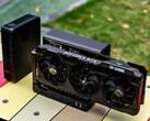 De MCIO van de GPD G2 eGPU zal beperkt zijn tot PCIe 4.0 x8 snelheden. Pcitured: een afbeelding van de GPD G2 met een GPU en de GPD Box mini PC.