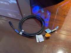 Nog niet beschikbaar: Een potentiële DP80 Active kabel met een lengte van twee meter wordt momenteel getest. (Foto: Andreas Sebayang/Notebookcheck.com)