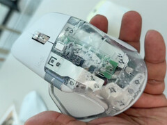 De Logitech MX Master 4 met een nog niet uitgebrachte doorschijnende afwerking. (Afbeeldingsbron: Reddit)