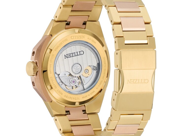 De doorzichtige achterkant van de kast laat het interne Citizen Caliber 9051 uurwerk zien. 