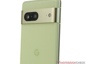 De Pixel 7a zou net als de Pixel 7, afgebeeld, twee camera's aan de achterkant moeten hebben. (Beeldbron: NotebookCheck)