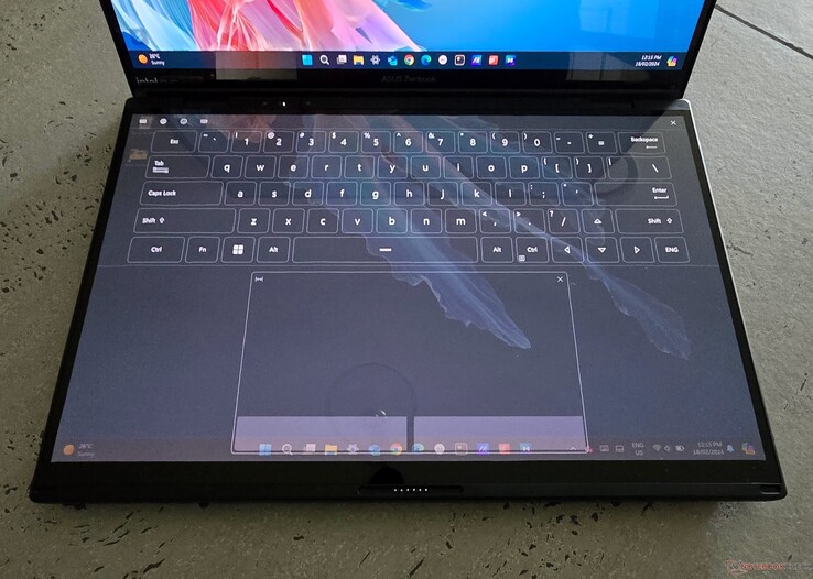 Het softwaretoetsenbord van de Zenbook DUO in transparante modus. (Afbeelding: Notebookcheck)