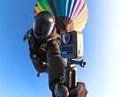 De nieuwe GoPro Max 2 is zojuist uit de lucht komen vallen, zoals te zien is in deze officiële teaserafbeelding (Afbeelding bron: GoPro)