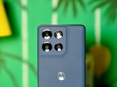 De Motorola Moto G86 Power heeft een enorme batterij en een zeer helder scherm. (Afbeeldingsbron: Notebookcheck)