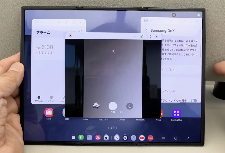 De Galaxy Z TriFold waarop Samsung DeX actief is. (Afbeeldingsbron: Yasuhiro Yamane)