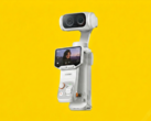 De afneembare afstandsbediening van de Insta360 Luna Ultra bevat het OLED-scherm.