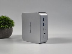 Minisforum M2 mini PC vooraanzicht poorten