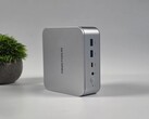 Minisforum M2 mini PC vooraanzicht poorten