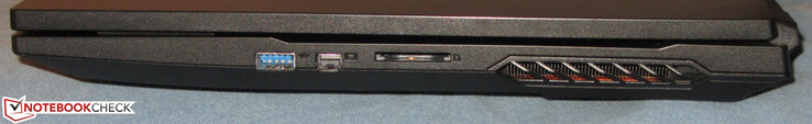 Rechterkant: USB 3.2 Gen 2 (Type-A), Mini DisplayPort, geheugenkaartlezer (SD)