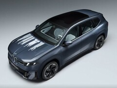 De BMW iX3 Flow Edition kan het uiterlijk van zijn motorkap veranderen met behulp van E-Ink technologie.