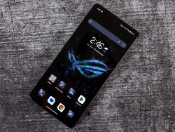 De ROG Phone 9 Pro is een van de beste smartphones die momenteel verkrijgbaar zijn (Afbeelding bron: Daniel Schmidt / Notebookcheck)