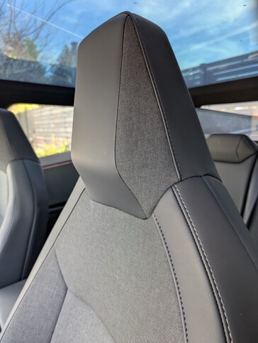 2026 Cybertruck AWD stoelbekleding.