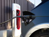 De nieuwe Ioniq 5 kan rechtstreeks op Tesla Superchargers worden aangesloten (Afbeelding bron: Hyundai)
