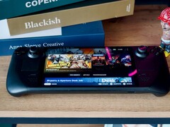 Een Steam Deck apparaat op een tafel (Afbeelding bron: Georgiy Lyamin via Unsplash)