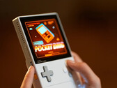 De AYANEO Pocket DMG vertrouwt op een 6.000 mAh batterij. (Afbeeldingsbron: AYANEO)