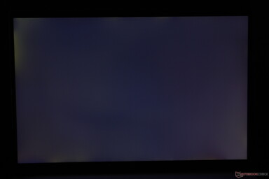 Matige ongelijkmatige achtergrondverlichting in de hoeken