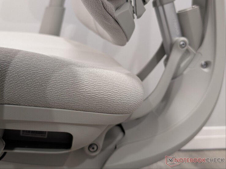 Rugleuning van de zitting met korter, steviger schuim.