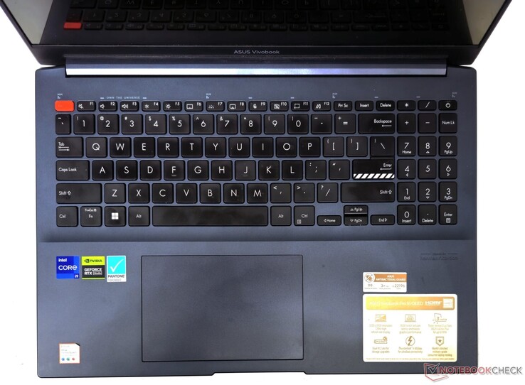 Het toetsenbord en touchpad van de Asus VivoBook Pro 16 bieden een fatsoenlijke invoerervaring