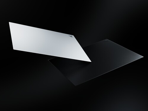 Razer Atlas Pro zwarte en witte kleurstellingen getoond