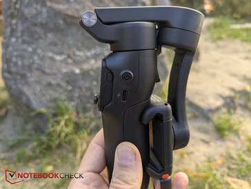 Aan/uit-knop en USB-C oplaadpoort