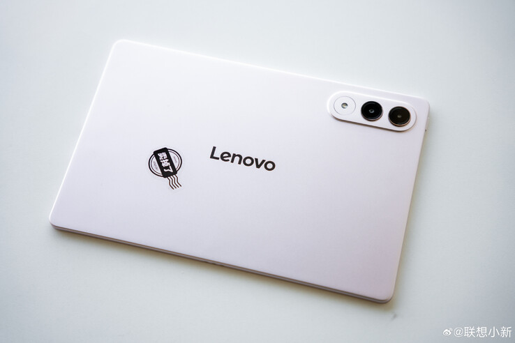 De Xiaoxin AI Tablet Pro GT zal verkrijgbaar zijn in twee andere kleuren dan de hier getoonde. (Afbeeldingsbron: Lenovo)