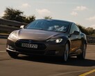 De 2015 Model S 90D deed het verrassend goed in de actieradius test van What Car. (Afbeelding bron: What Car? via YouTube)