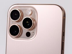 De drievoudige camera van de iPhone 16 Pro Max