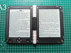 De doe-het-zelf e-reader met twee schermen (Afbeelding bron: spacerower&#039;s thread op Reddit)