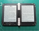 De doe-het-zelf e-reader met twee schermen (Afbeelding bron: spacerower's thread op Reddit)