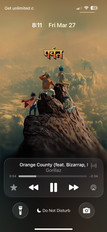 Het vergrendelscherm van Apple Music is een van de schoonste UI-keuzes voor deze app - met de albums 