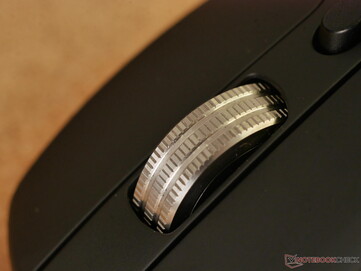 Keychron M6 8K metalen scrollwiel textuur. 