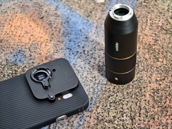 De lensvatting die aan de behuizing wordt bevestigd, is niet alleen geschikt voor twee camera's, maar ook voor de zogenaamde "True Color" camera.