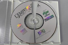 De cd die brak terwijl deze voorzichtig werd schoongemaakt en gepolijst.